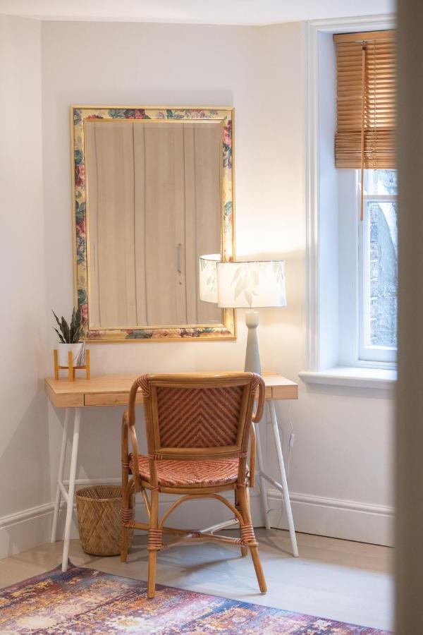 Spacious 2br Victorian Flat In Cotswolds - Free Parking Apartamento *